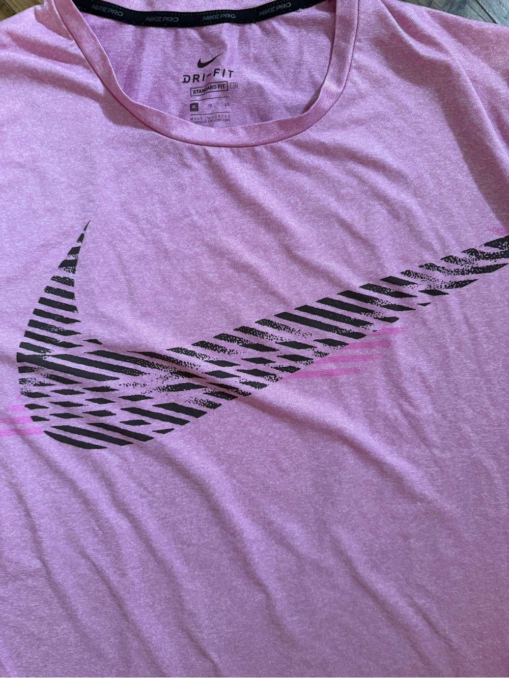 Nike Men’s Short Sleeve Tees in Pink, Light Pink, lightweight XL lot of 3 - Picture 4 of 7